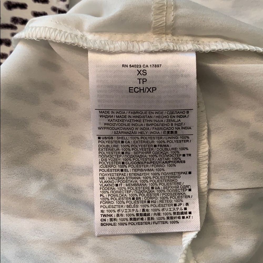 Banana Republic short sleeve blouse - Picture 6 of 8